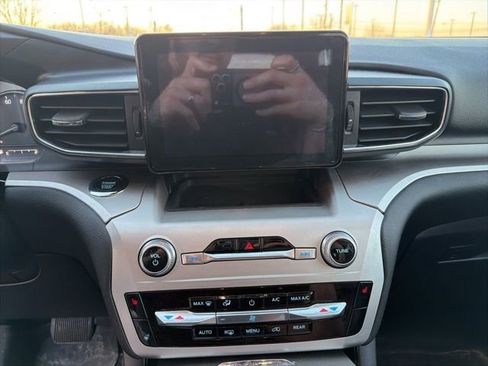 Used 2021 Ford Explorer XLT w/ Equipment Group 202A image 25