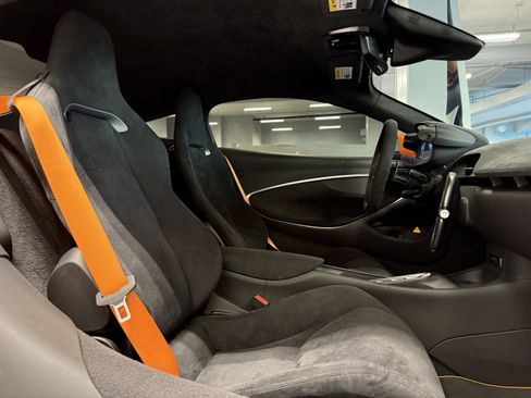 Used 2023 McLaren Artura image 19