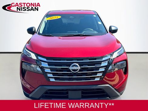 Used 2025 Nissan Rogue S FWD image 2