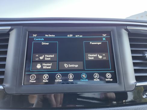 Used 2019 Chrysler Pacifica Touring-L FWD image 8