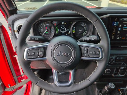 Used 2025 Jeep Wrangler Sahara w/ Safety Group image 18