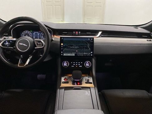 Used 2024 Jaguar F-PACE R-Dynamic S image 11