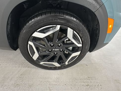 Used 2025 Kia Seltos SX image 9