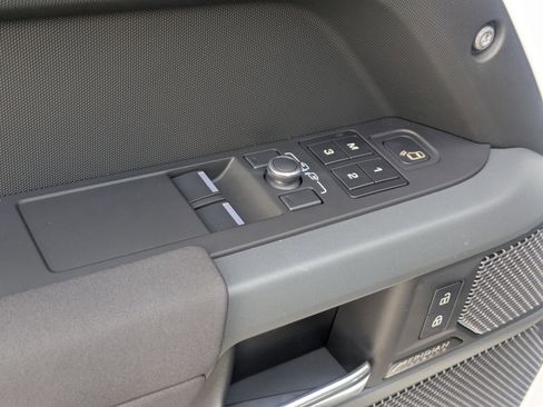 Certified 2023 Land Rover Defender 90 X-Dynamic SE image 13