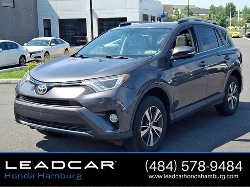 Used 2017 Toyota RAV4 XLE AWD/4WD image 3