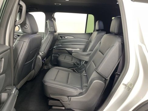 Used 2025 Chevrolet Traverse LT image 23