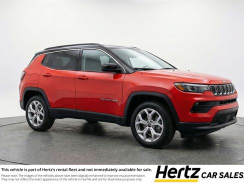 Used 2025 Jeep Compass Latitude image 1