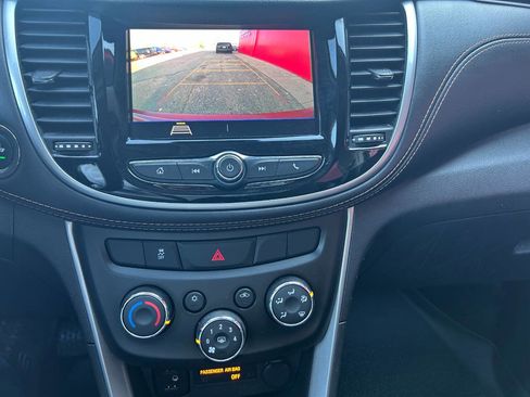 Used 2021 Chevrolet Trax LT w/ LT Convenience Package image 7
