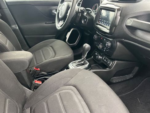 Used 2018 Jeep Renegade Latitude w/ Popular Equipment Group image 16