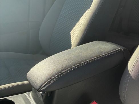 Used 2020 Ford Escape SE image 23