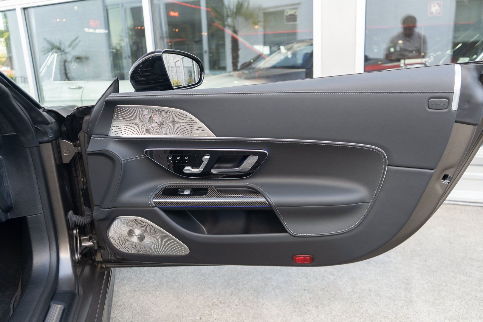 Used 2023 Mercedes-Benz SL 63 AMG 4MATIC image 32