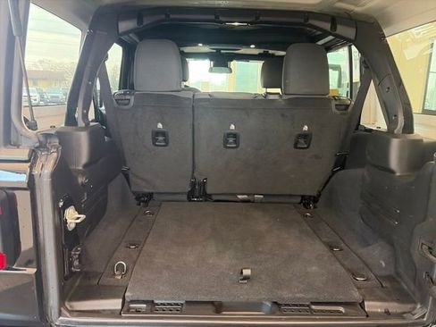 Used 2024 Jeep Wrangler Unlimited Rubicon image 27