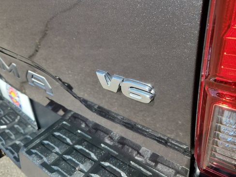 Used 2019 Toyota Tacoma TRD Sport AWD/4WD image 14