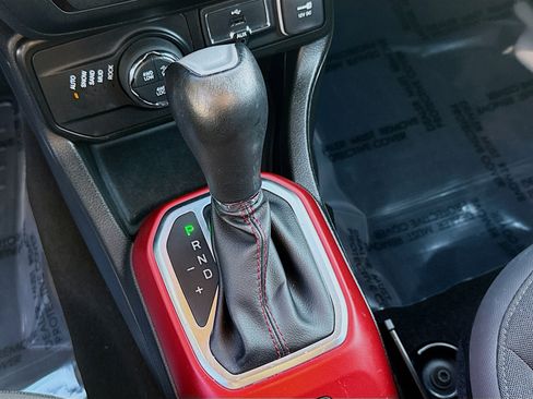 Used 2022 Jeep Renegade Trailhawk image 16