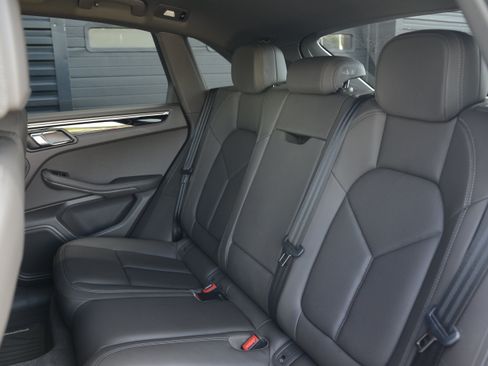 Used 2023 Porsche Macan AWD/4WD image 21