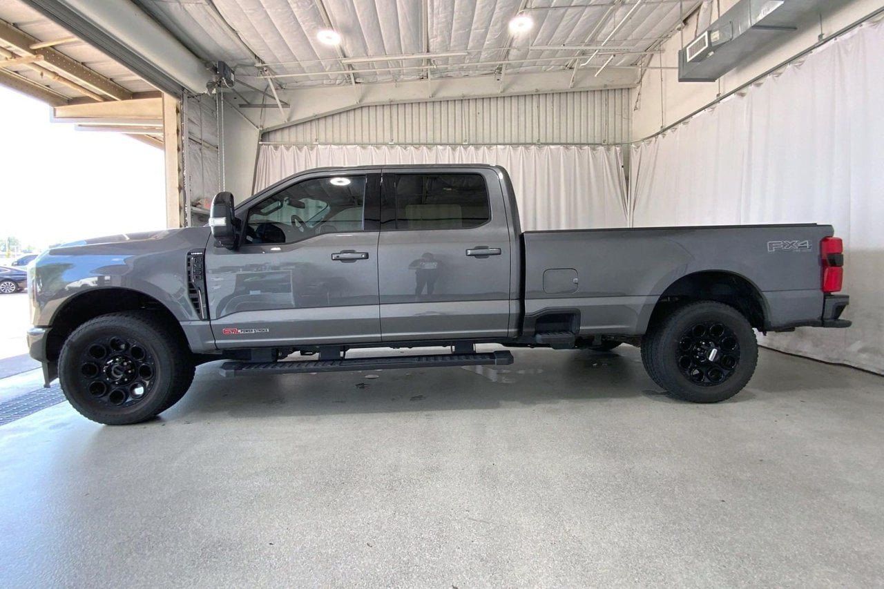 Used 2025 Ford F350 Lariat w/ Lariat Ultimate Package AWD/4WD image 26
