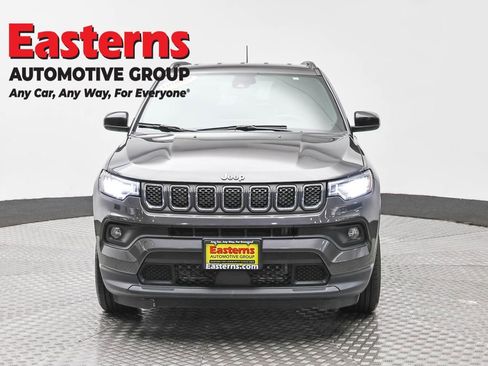 Used 2024 Jeep Compass Latitude AWD/4WD image 2