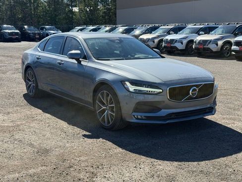 Used 2018 Volvo S90 T6 Momentum w/ Convenience Package image 4