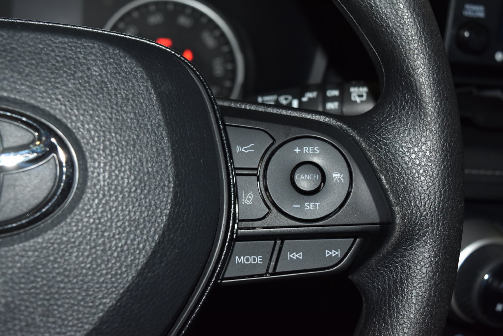 Used 2020 Toyota RAV4 XLE FWD image 9