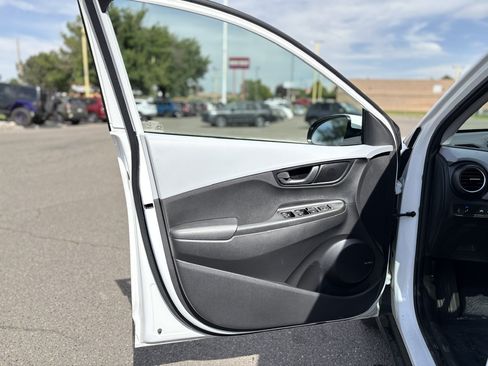 Used 2021 Hyundai Kona SEL Plus w/ Cargo Package FWD image 23
