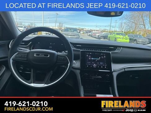 Used 2023 Jeep Grand Cherokee Laredo w/ Luxury Tech Group I image 6