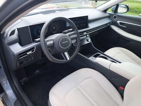 Used 2025 Hyundai Sonata SEL FWD image 10
