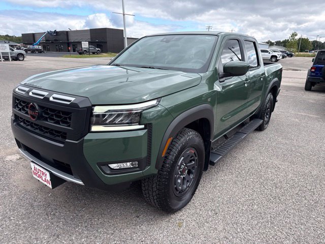 Used 2025 Nissan Frontier PRO-4X AWD/4WD image 3