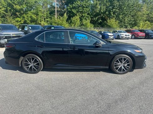 Used 2024 Toyota Camry SE FWD image 4