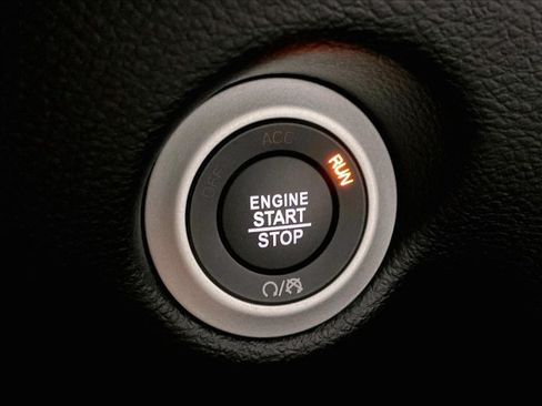 Used 2025 Chrysler Pacifica Select FWD image 37