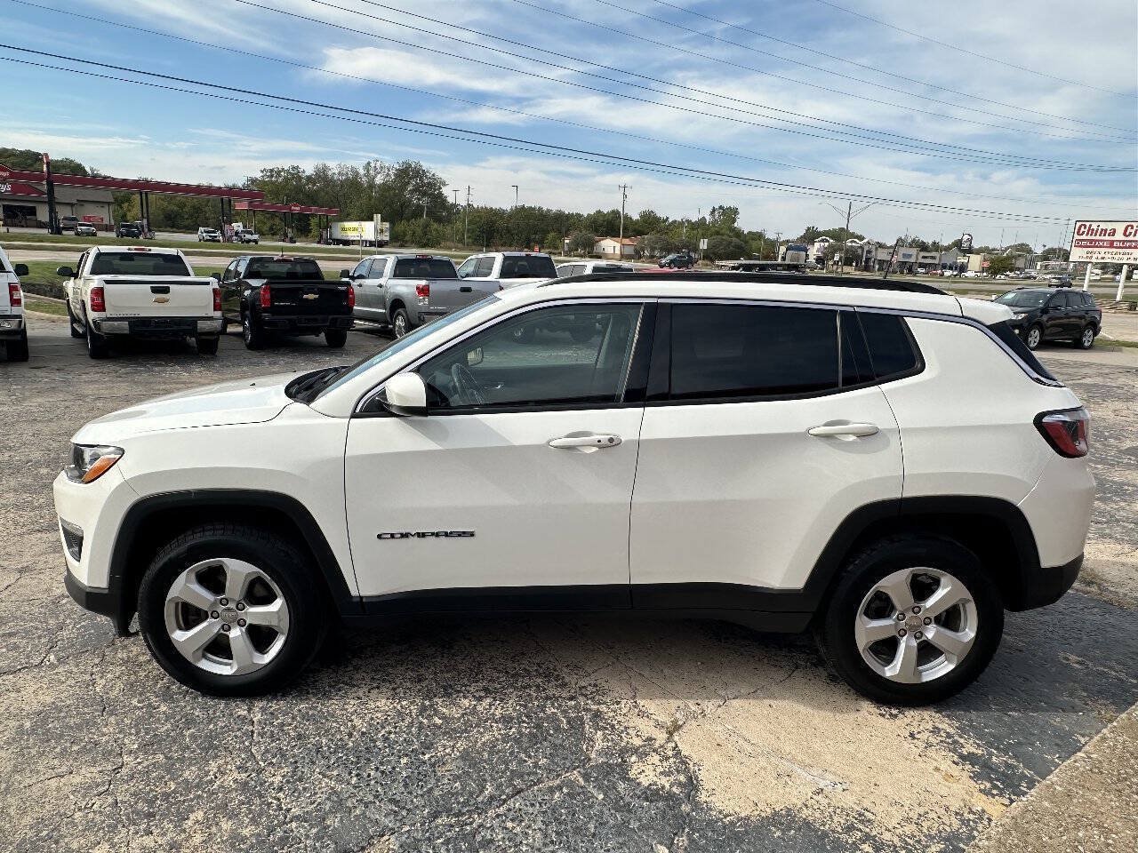 Used 2018 Jeep Compass Latitude w/ Popular Equipment Group AWD/4WD image 5