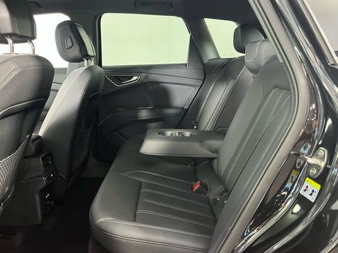 Used 2024 Audi Q4 e-tron Premium Plus w/ Premium Plus image 27