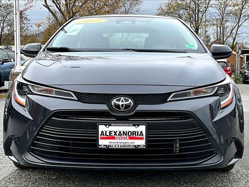 Used 2023 Toyota Corolla LE image 3