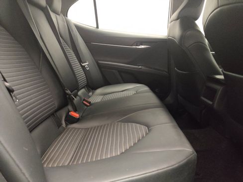 Used 2020 Toyota Camry SE FWD image 19