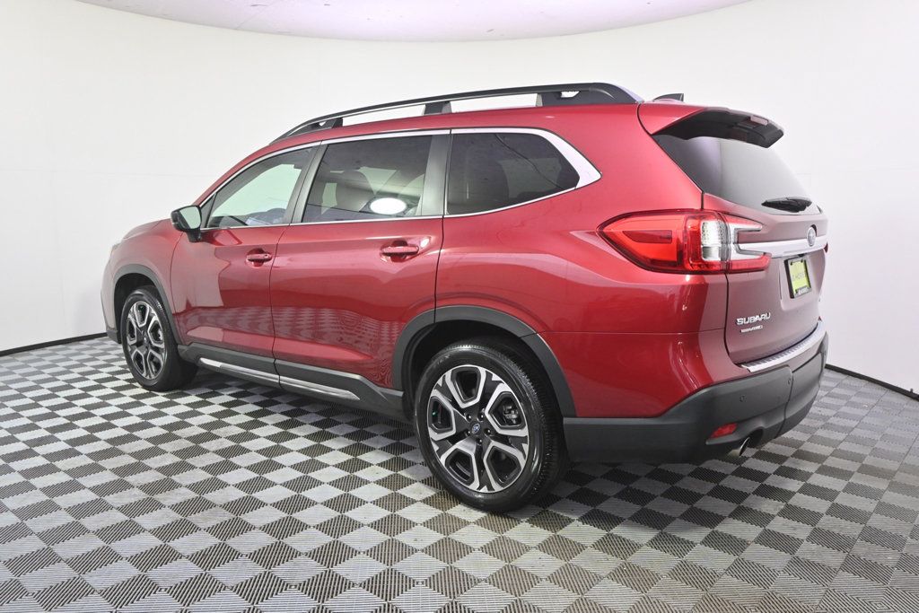 Used 2025 Subaru Ascent Limited AWD/4WD image 3
