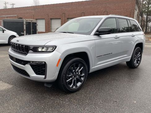 New 2026 Jeep Grand Cherokee Limited image 3