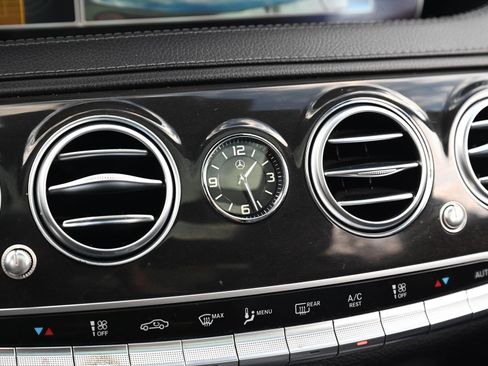 Used 2019 Mercedes-Benz S 560 Sedan image 34