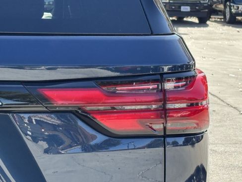 Used 2023 Chevrolet Traverse LS image 5