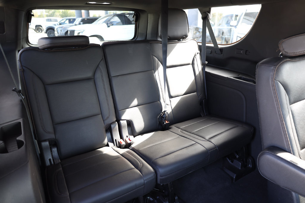 Used 2021 Chevrolet Suburban High Country w/ Premium Package AWD/4WD image 23