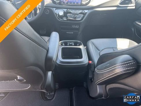Used 2025 Chrysler Voyager LX FWD image 18