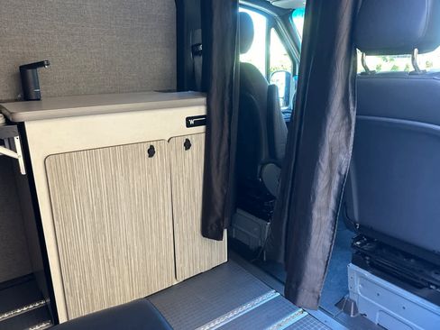 Used 2022 Mercedes-Benz Sprinter 2500 image 9