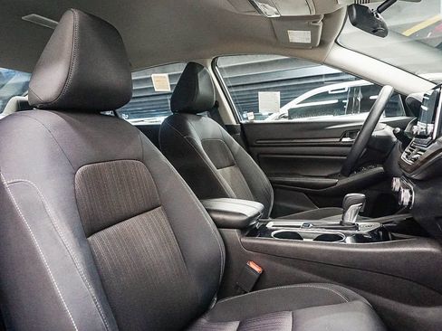 Used 2024 Nissan Altima 2.5 SV image 17