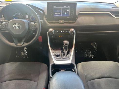 Certified 2021 Toyota RAV4 LE AWD/4WD image 17