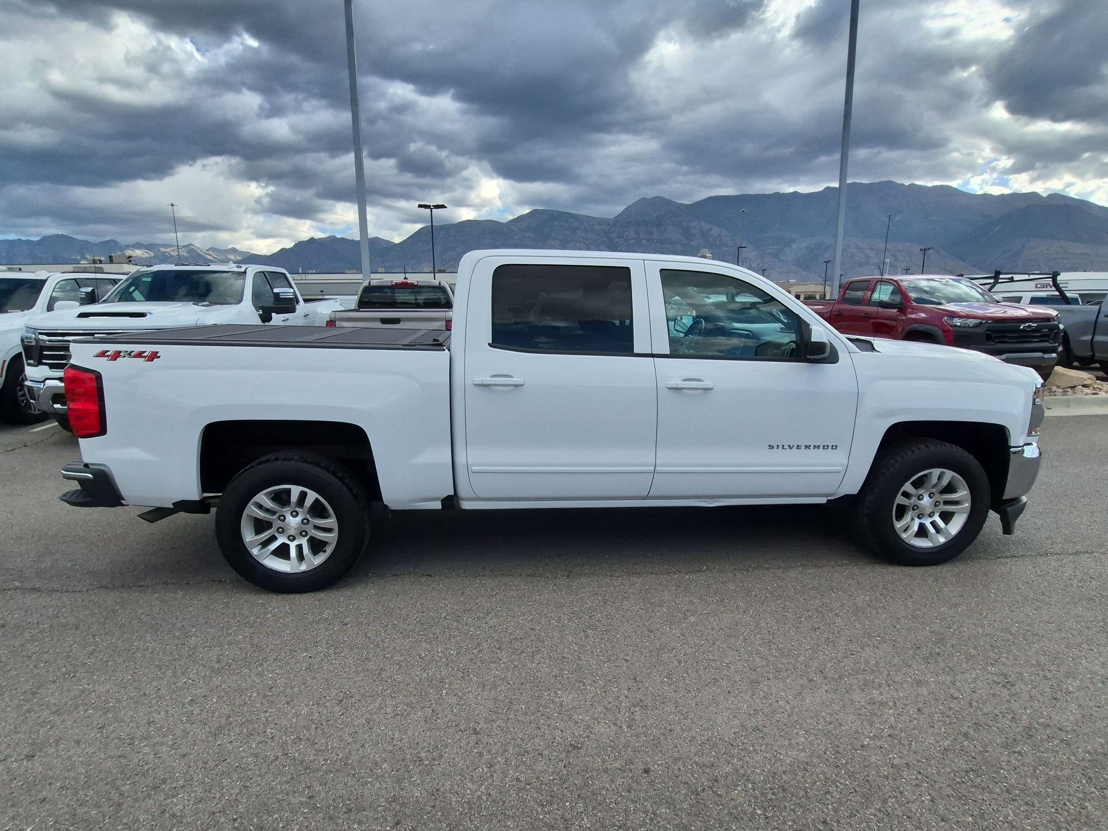 Used 2018 Chevrolet Silverado 1500 LT w/ All Star Edition AWD/4WD image 2