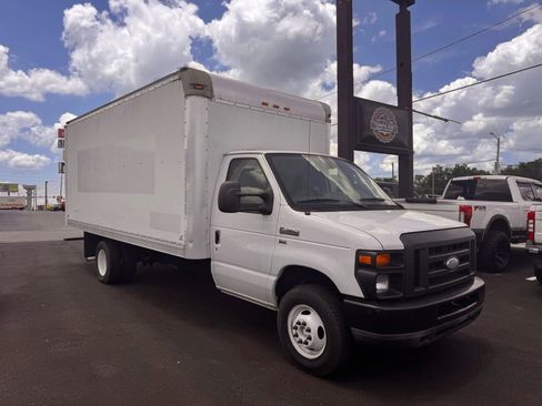 Used 2015 Ford E-350 and Econoline 350 Super Duty image 2