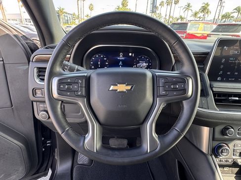 Used 2023 Chevrolet Suburban Premier image 22