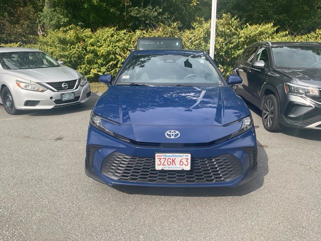 Used 2025 Toyota Camry SE FWD image 2