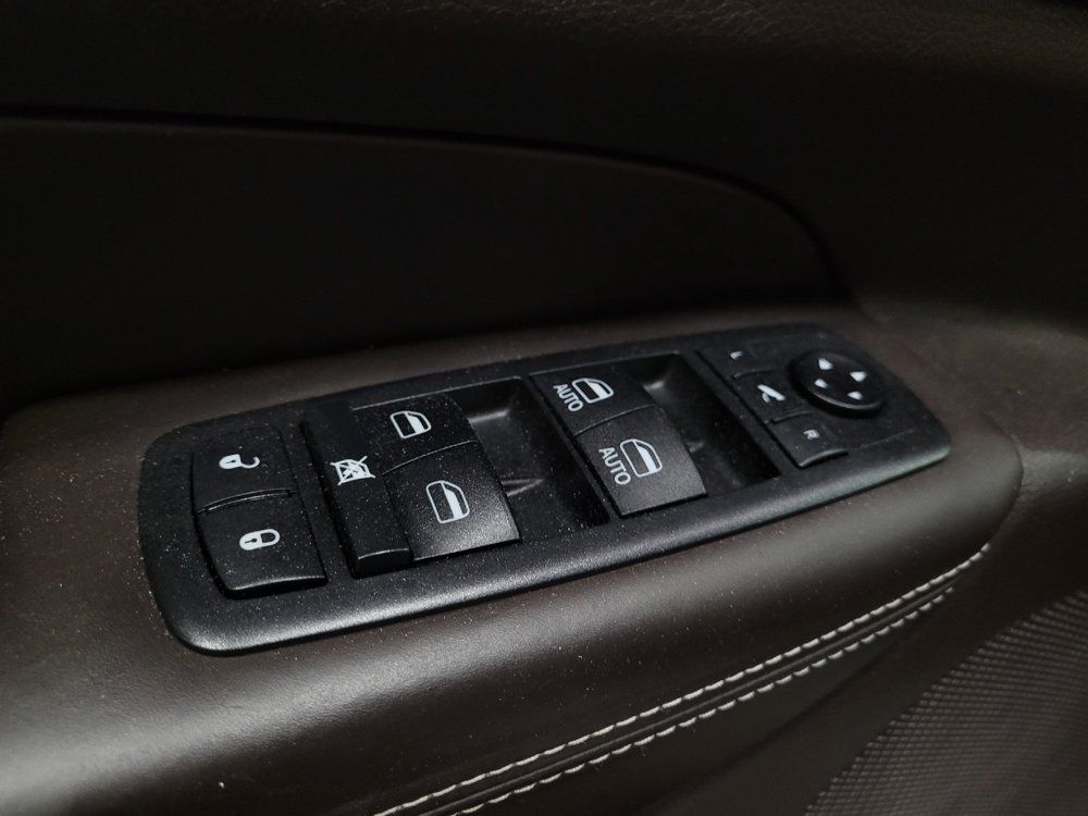 Used 2019 Jeep Grand Cherokee Overland AWD/4WD image 27