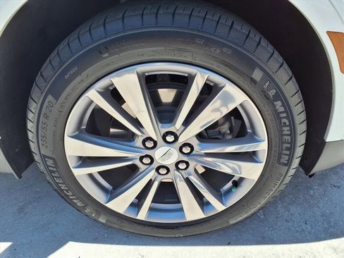 Certified 2024 Cadillac XT5 Premium Luxury FWD image 7