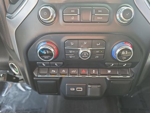 Certified 2022 GMC Sierra 1500 Elevation w/ LPO, Elevation Black Package AWD/4WD image 27