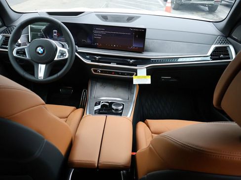 New 2026 BMW X5 xDrive40i w/ M Sport Package AWD/4WD image 14